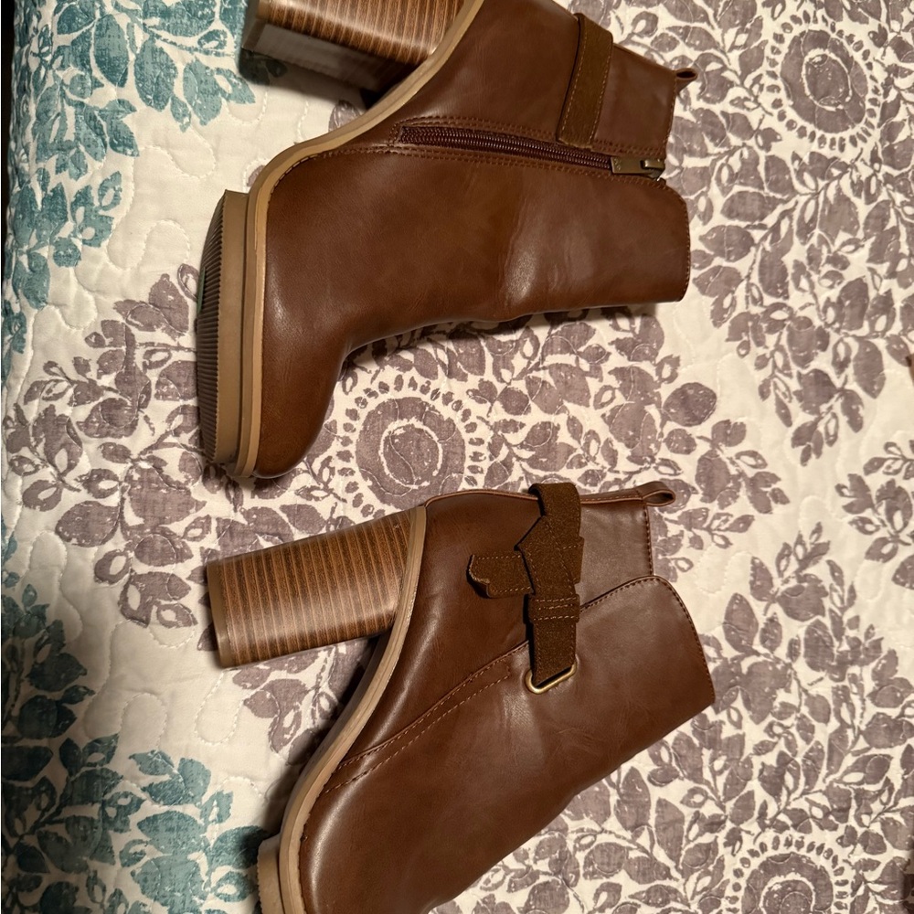 Brown Heeled Leather Boots with Zipper